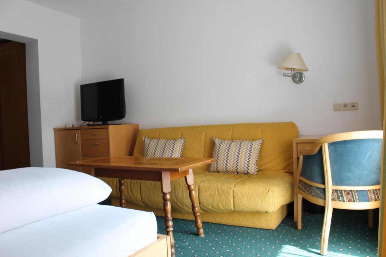Wanderhotel Garni Cresta Schruns Екстериор снимка
