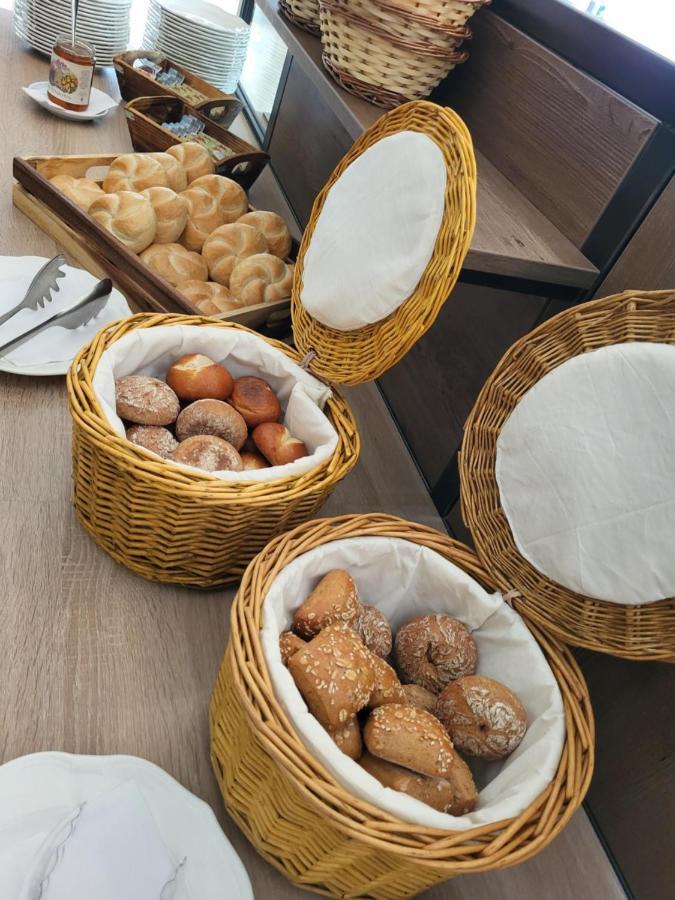 Wanderhotel Garni Cresta Schruns Екстериор снимка