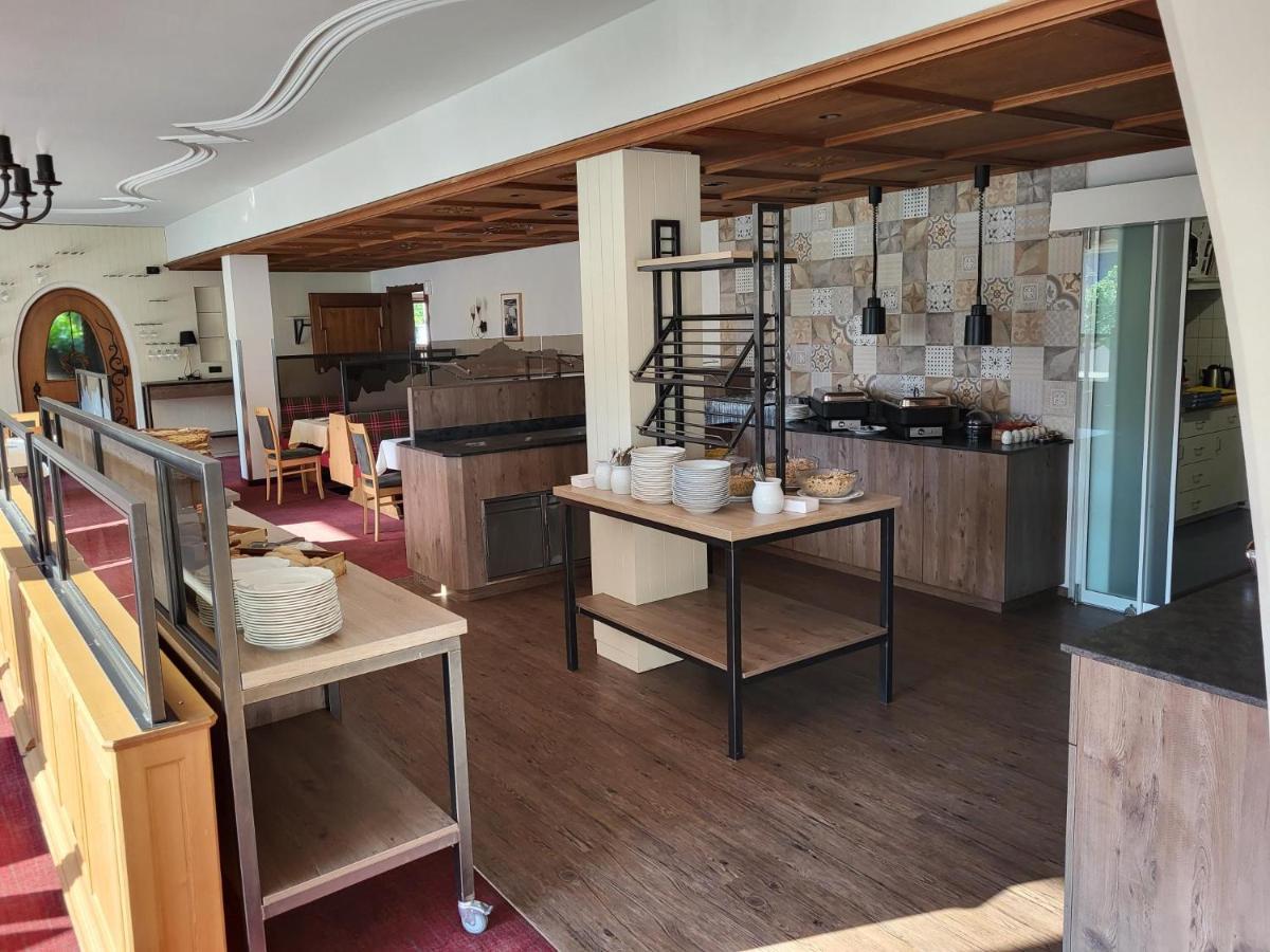 Wanderhotel Garni Cresta Schruns Екстериор снимка